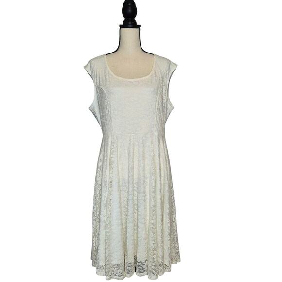 torrid Dresses & Skirts - Torrid dress cream lace sleeveless cutout back detail fit flare scoop neck sz 1X